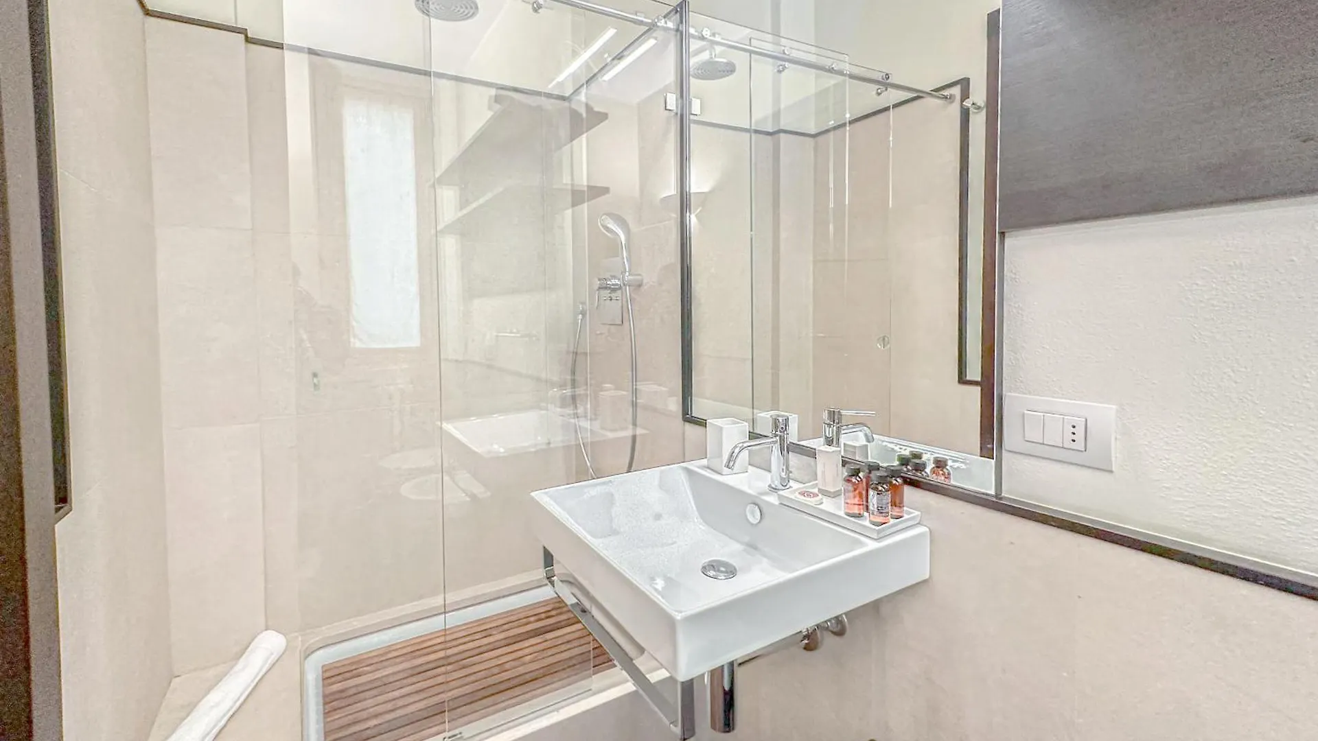 Fontana Suites - 15 Min Dal Duomo Milán